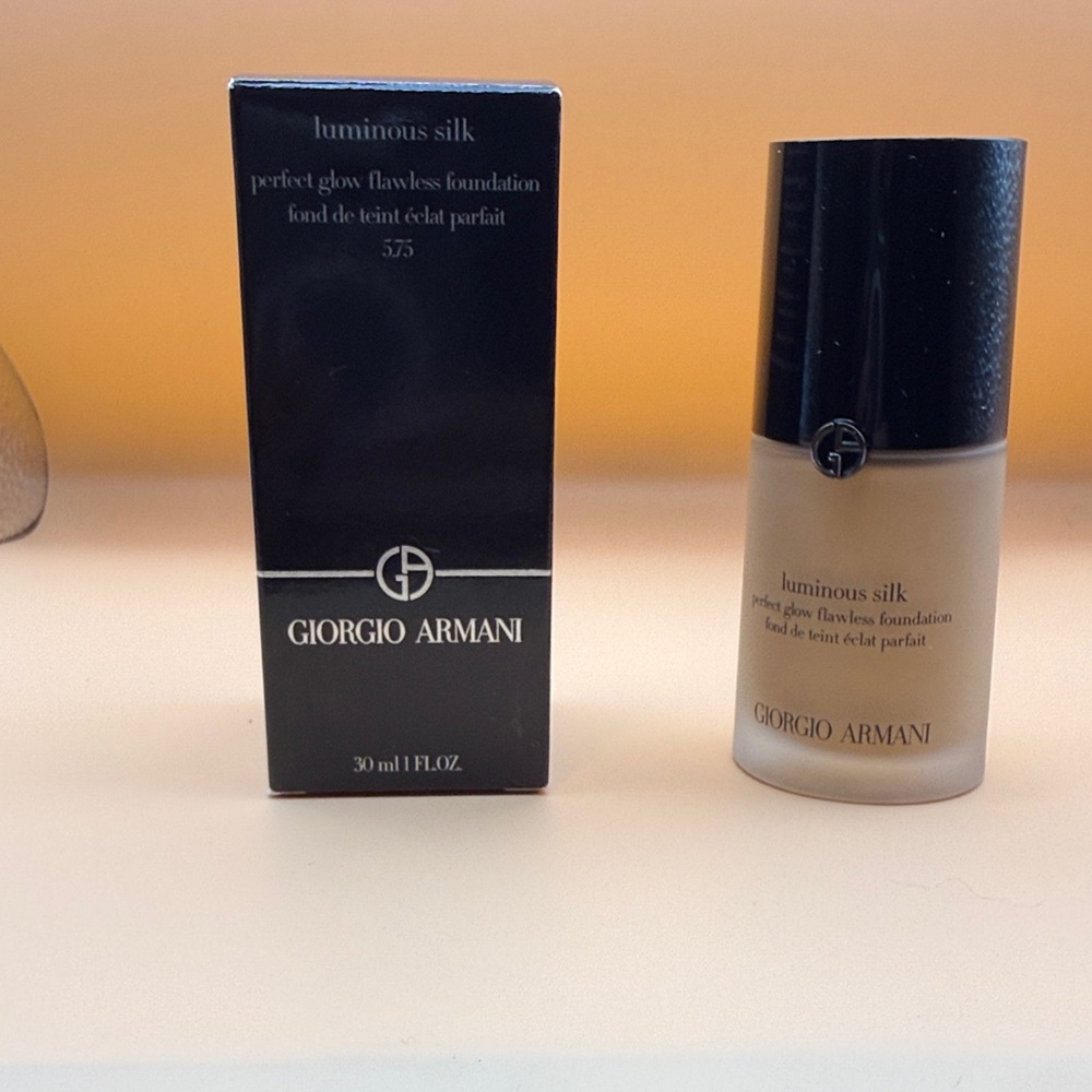 Giorgio Armani Luminous Silk Foundation - Tan#5.75